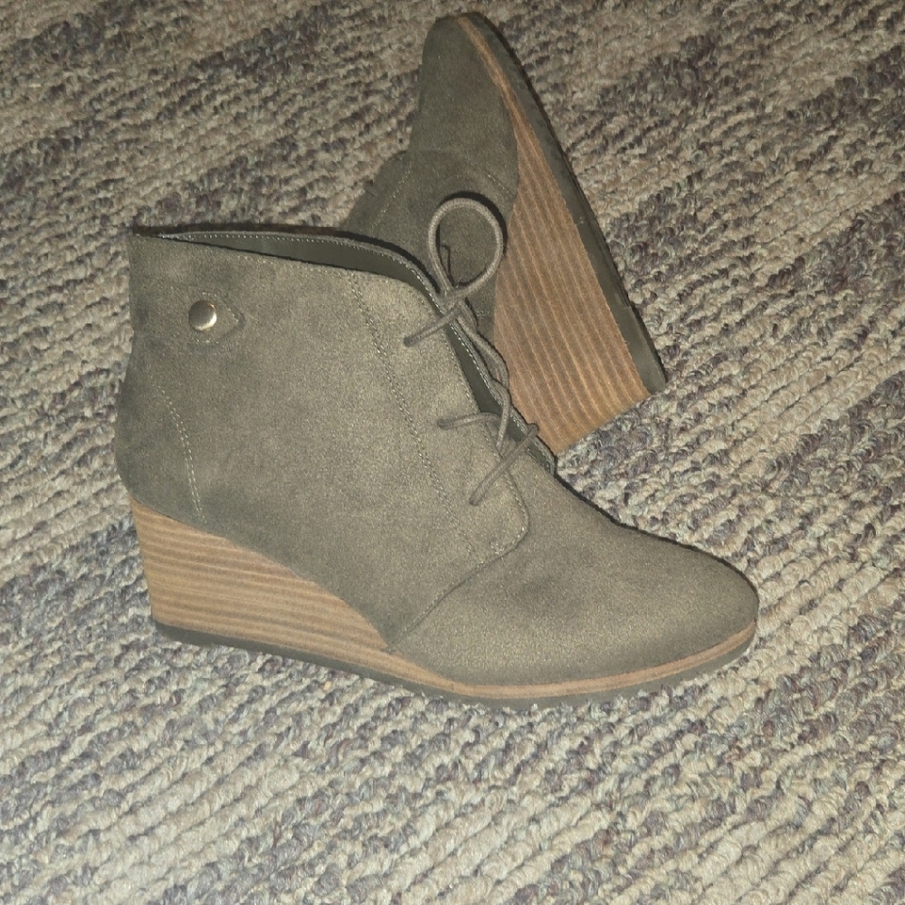 Dr. Scholl's Charcoal Lace-Up Wedge Booties